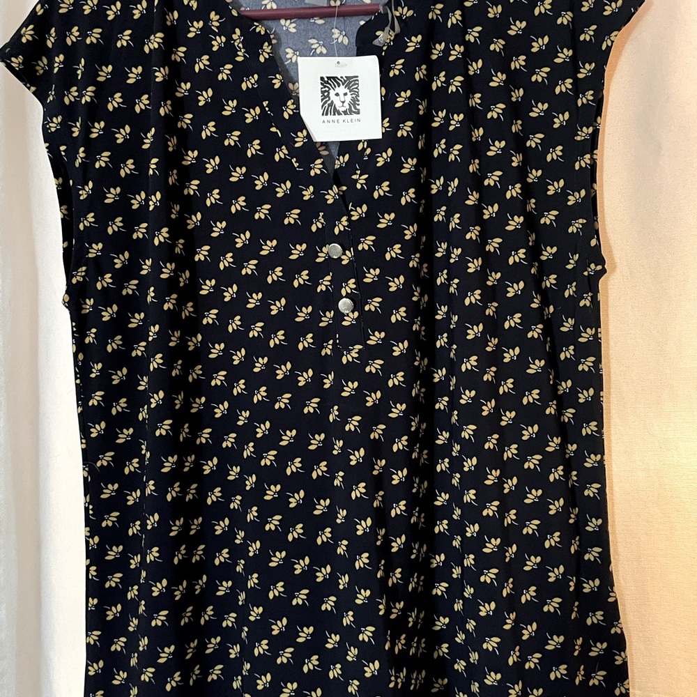 Womens Short Sleeve Top.
